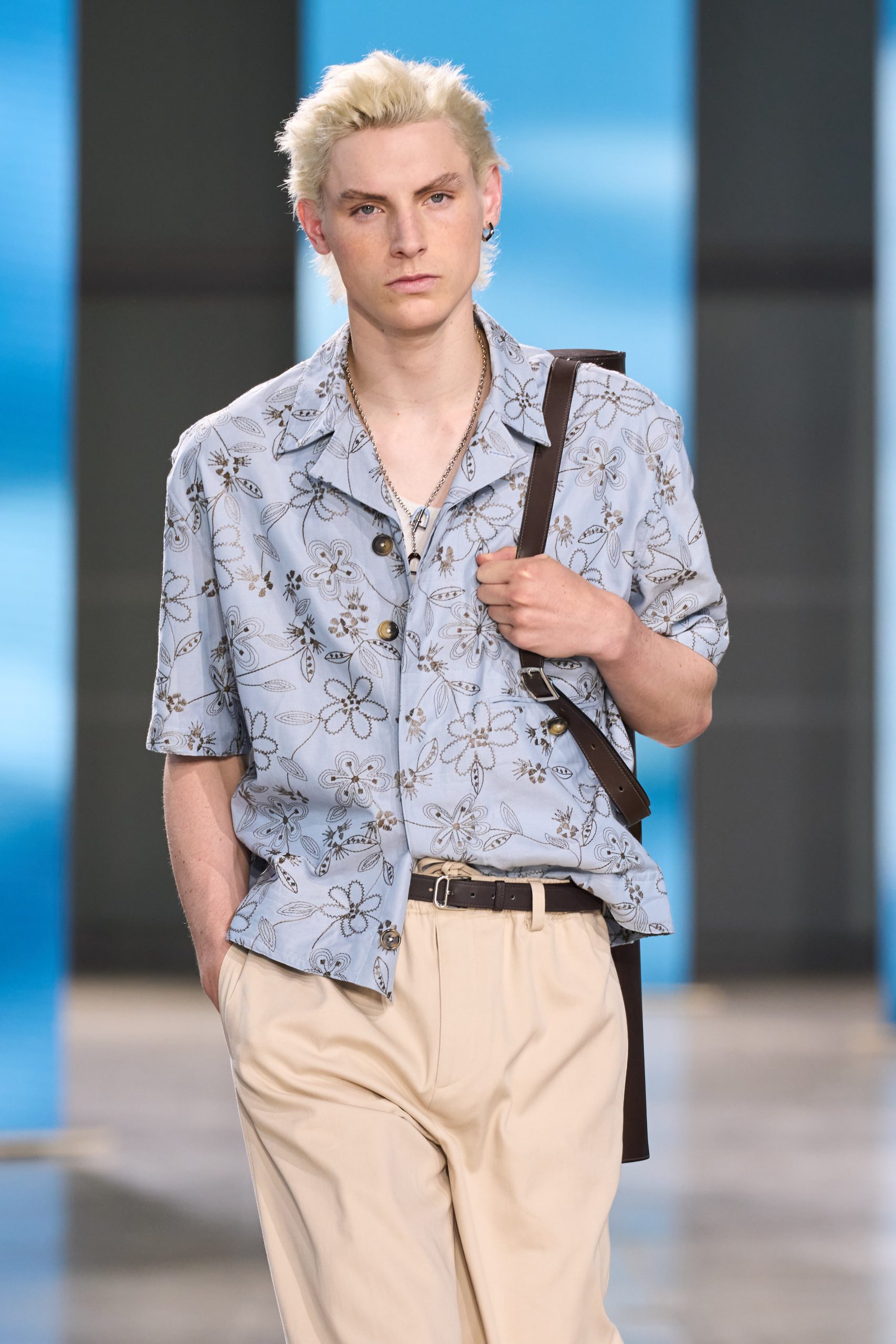 ออกท่องแดนเกาะสวรรค์แห่งการพักผ่อนไปกับ Hermès Spring-Summer 2025 ...