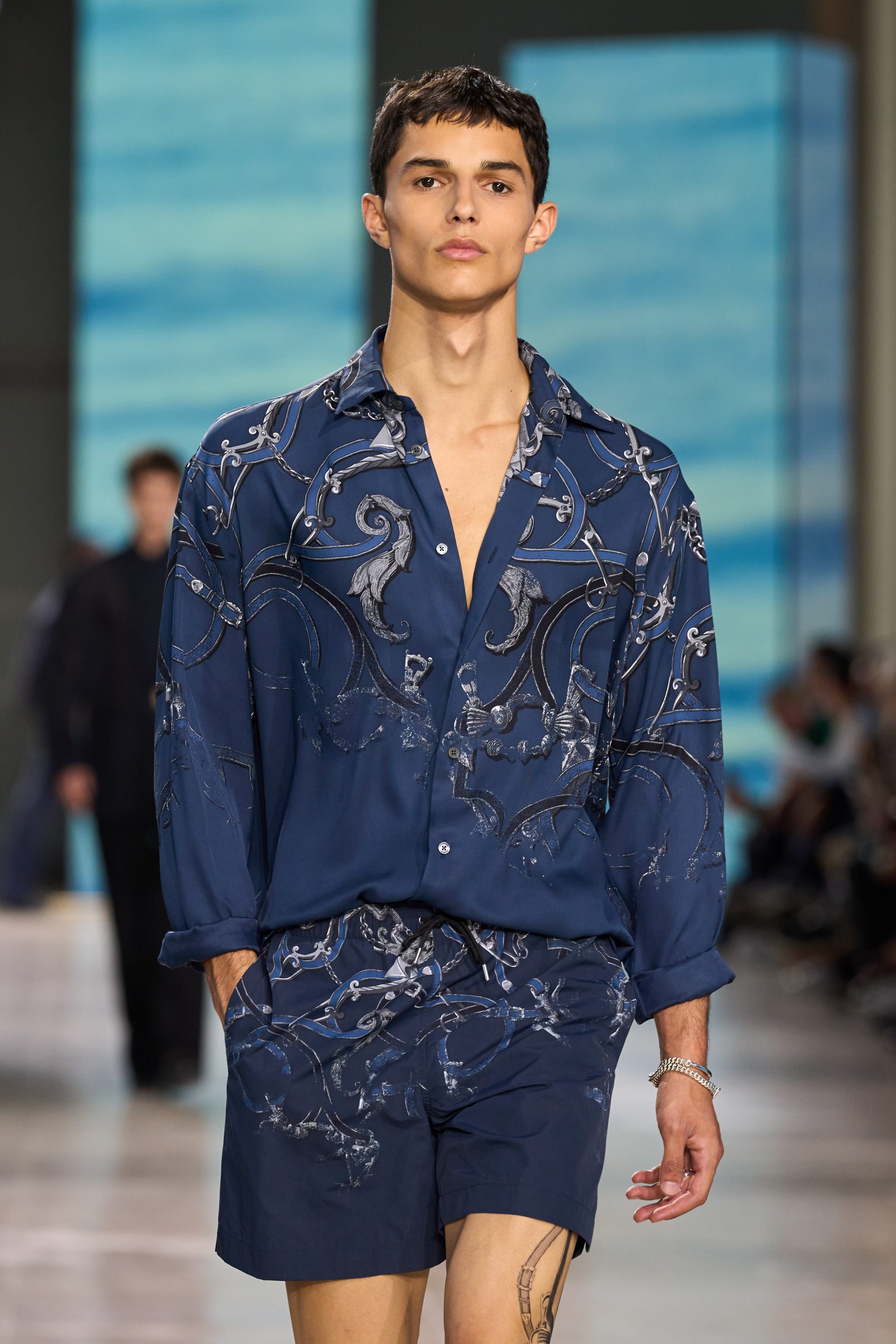 ออกท่องแดนเกาะสวรรค์แห่งการพักผ่อนไปกับ Hermès Spring-Summer 2025 ...