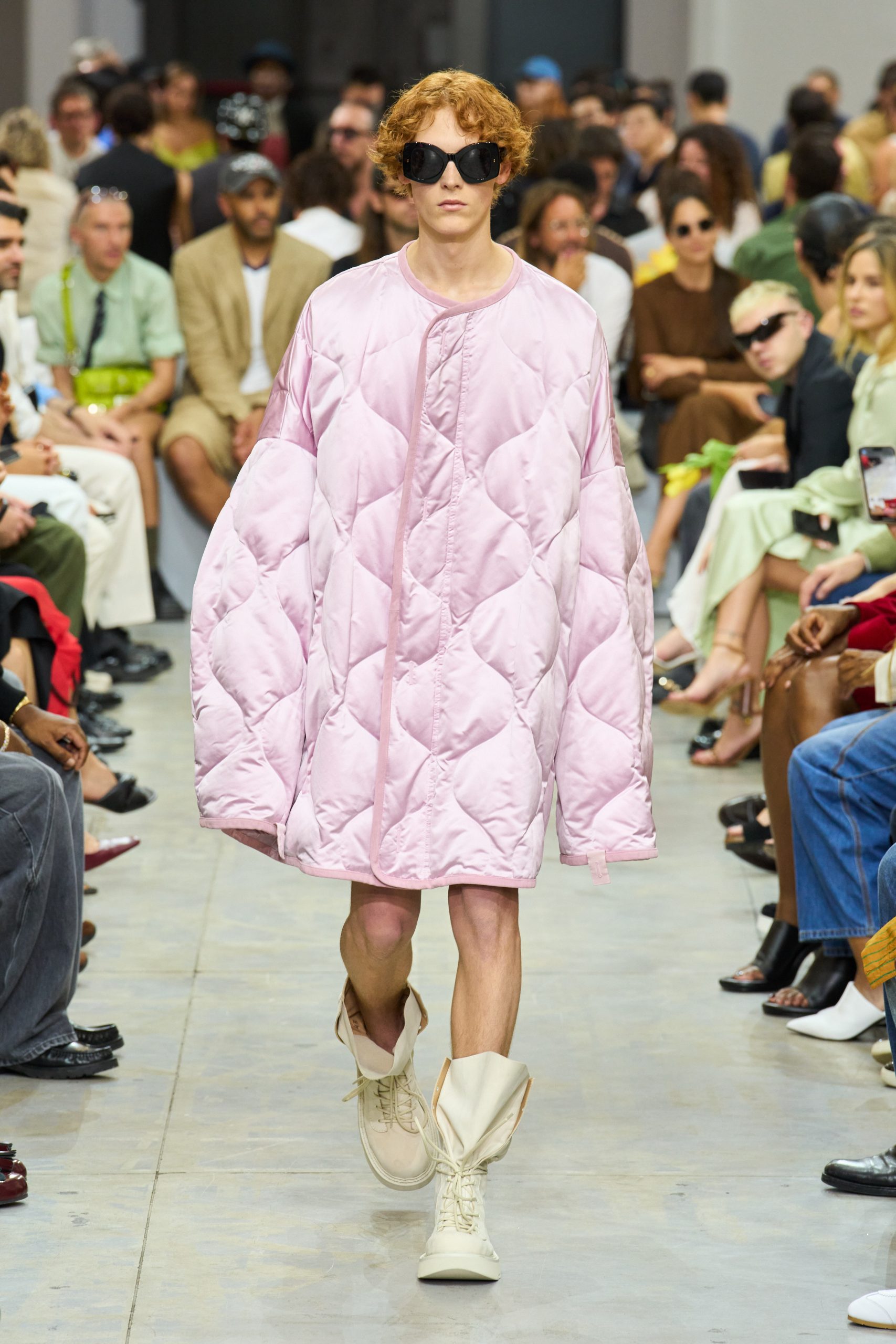 JW Anderson ส่งคอลเล็กชั่น Spring-Summer 2025 มาบอก ‘ฝันดี’ - ELLE Men ...