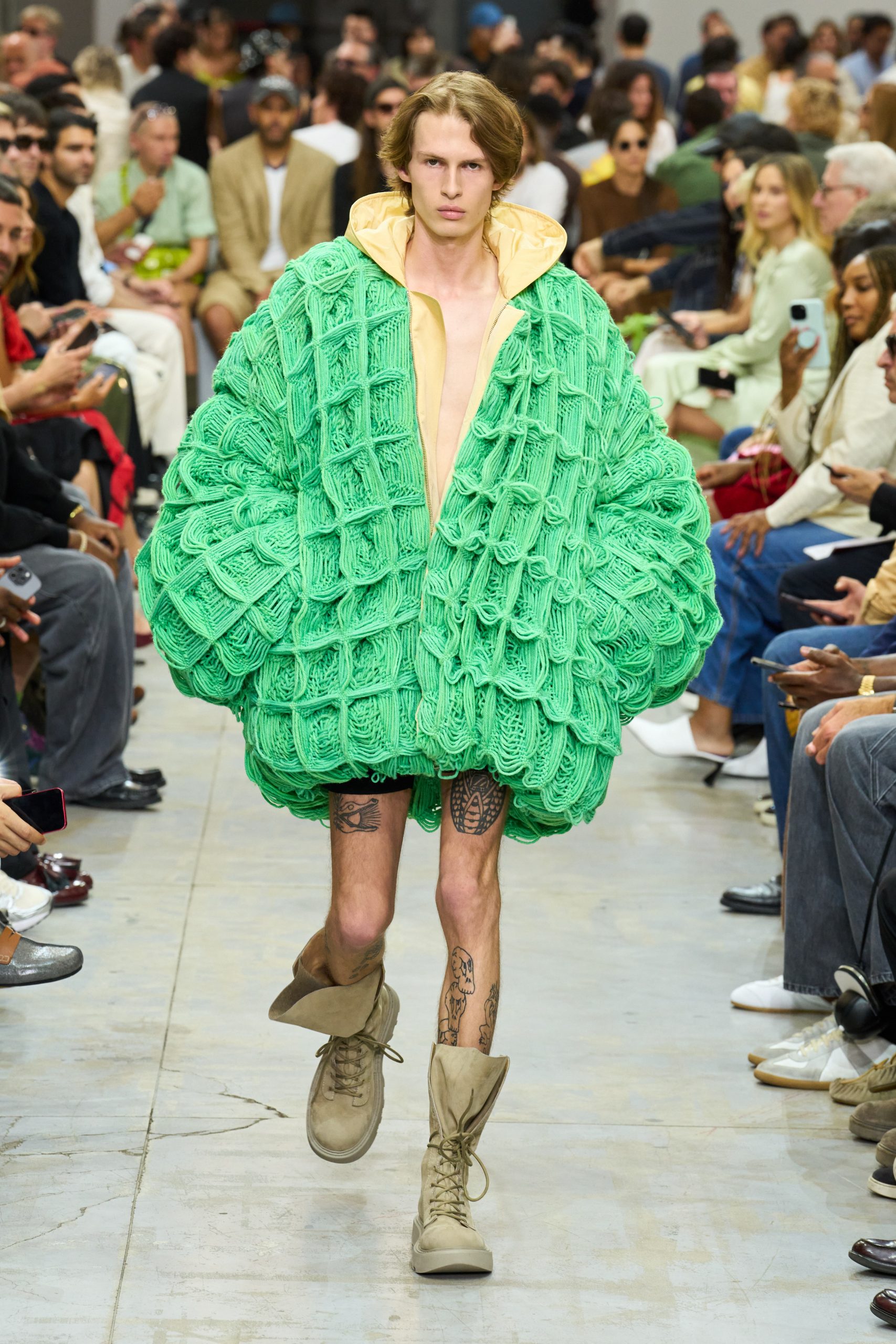 JW Anderson ส่งคอลเล็กชั่น Spring-Summer 2025 มาบอก ‘ฝันดี’ - ELLE Men ...