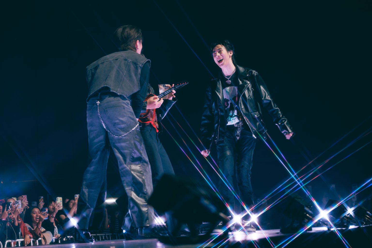 รวมภาพบรรยากาศงาน BeOnCloud LOUD & ROCK Countdown Party 2025 - ELLE Men ...